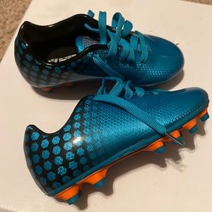 Blue soccer cleats Vizani